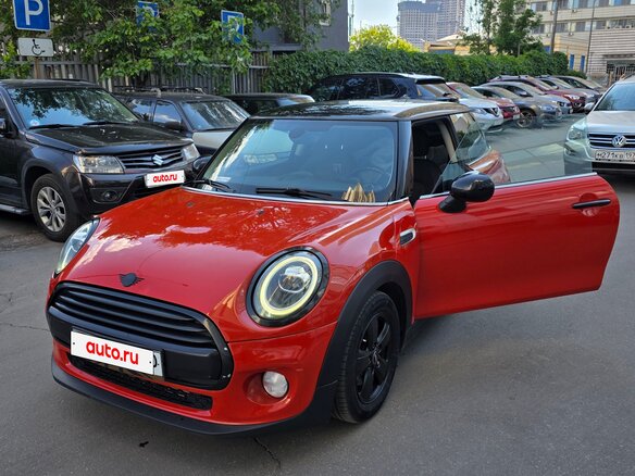 2018 Mini Hatch Cooper III (F55/F56) Рестайлинг, оранжевый - вид 1