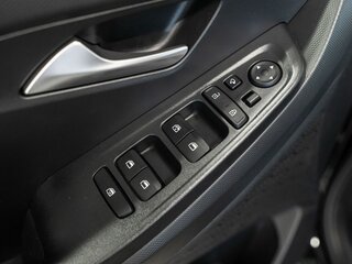 2025 Solaris HC, бежевый, 3640000 рублей, вид 4