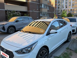 2017 Hyundai Solaris II, белый, 970000 рублей, вид 2