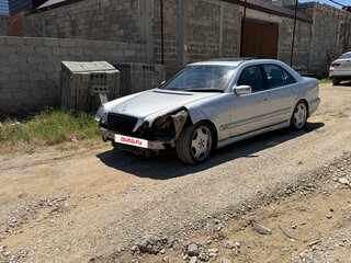 2000 Mercedes-Benz E-Класс 430 II (W210, S210) Рестайлинг, серебристый, 650000 рублей, вид 1