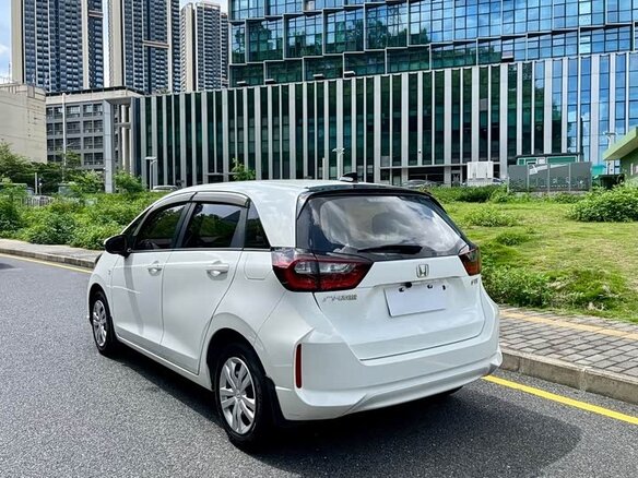 2021 Honda Fit IV, белый - вид 3