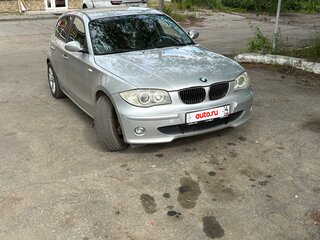 2005 BMW 1 серии 116i I (E81/E82/E87/E88), серебристый, 575000 рублей, вид 2