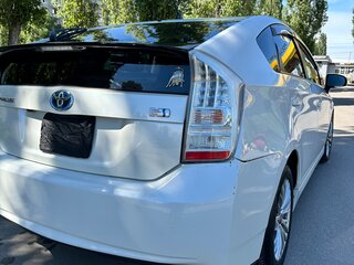 2010 Toyota Prius III (XW30), белый, 990000 рублей, вид 4