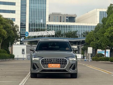 2022 Audi Q3 35 TFSI II (F3), серый, 2040000 рублей, вид 2