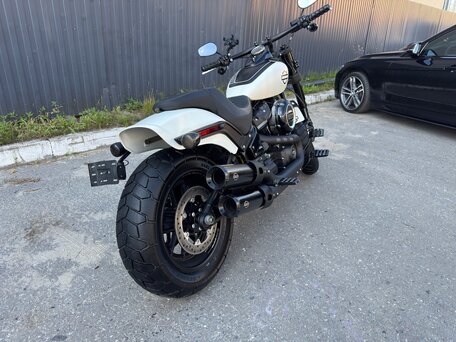 2018 Harley-Davidson Fat Bob, белый, 1600000 рублей, вид 4