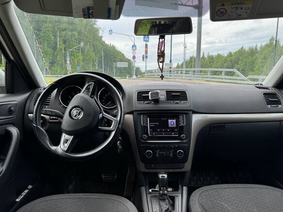 2015 Skoda Yeti I Рестайлинг, серебристый, 1050000 рублей - вид 9
