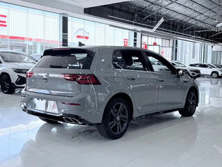 2023 Volkswagen Golf VIII, серый, 2200000 рублей, вид 4