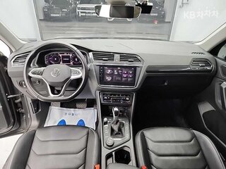 2023 Volkswagen Tiguan II Рестайлинг, чёрный, 3342000 рублей, вид 5
