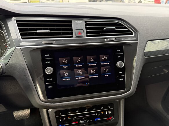 2021 Volkswagen Tiguan II Рестайлинг, коричневый, 2990000 рублей - вид 34