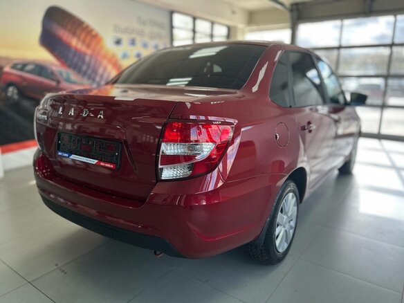 2026 Lada (ВАЗ) Granta I Рестайлинг, красный - вид 2