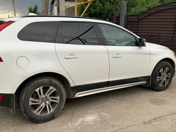 2010 Volvo XC60 I, белый, 1300000 рублей