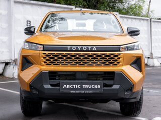 2026 Toyota Hilux IX, золотистый, 7830000 рублей, вид 2