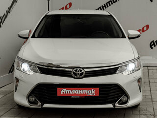 2017 Toyota Camry VII (XV50) Рестайлинг 2, белый, 2420000 рублей, вид 2