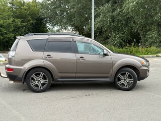 2011 Mitsubishi Outlander II Рестайлинг, коричневый, 950000 рублей, вид 4