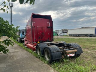 2003 Kenworth T2000, красный, 1900000 рублей, вид 5