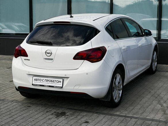 2011 Opel Astra J, белый - вид 4