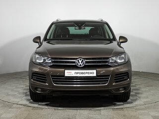 2013 Volkswagen Touareg II, коричневый, 2599700 рублей, вид 2