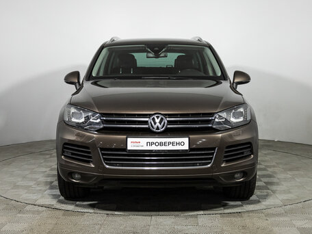 2013 Volkswagen Touareg II, коричневый, 2599700 рублей, вид 2