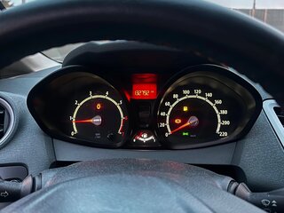 2009 Ford Fiesta Mk6, серебристый, 399000 рублей, вид 3