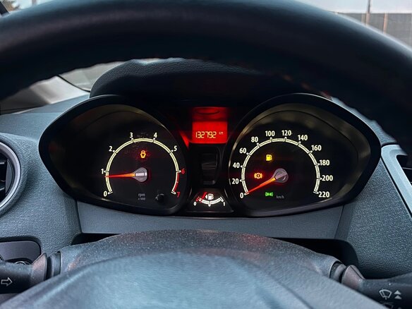 2009 Ford Fiesta Mk6, серебристый - вид 2