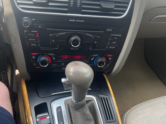 2010 Audi A4 IV (B8), белый, 1100000 рублей - вид 8