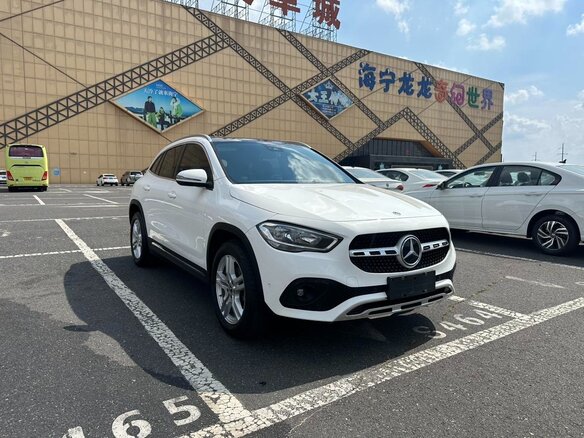 2022 Mercedes-Benz GLA 180 II (H247), белый, 2270000 рублей - вид 2