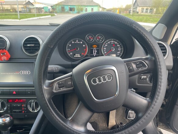 2010 Audi A3 II (8P) Рестайлинг 2, чёрный, 1000000 рублей - вид 7