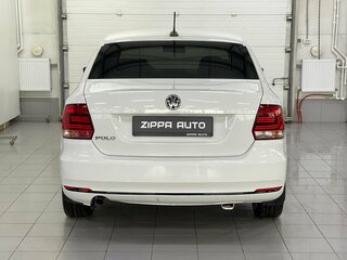 2017 Volkswagen Polo V Рестайлинг, белый, 1029000 рублей, вид 5