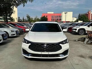 2022 Ford Escort VI Рестайлинг 2, белый, 970005 рублей, вид 2
