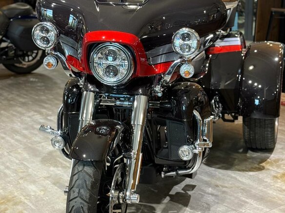 2020 Harley-Davidson CVO Tri Glide, чёрный, 7350000 рублей - вид 13