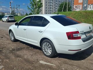 2018 Skoda Octavia III (A7) Рестайлинг, белый, 1285000 рублей, вид 4