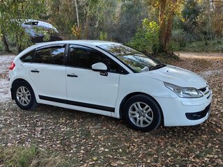 2009 Citroen C4 I Рестайлинг, белый, 550000 рублей, вид 4