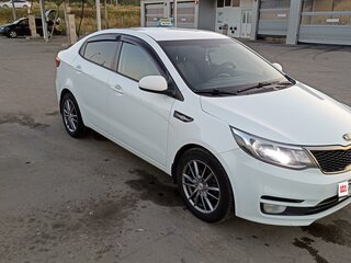 2015 Kia Rio III Рестайлинг, белый, 950000 рублей, вид 3