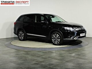 2018 Mitsubishi Outlander III Рестайлинг 3, чёрный, 2045000 рублей, вид 3