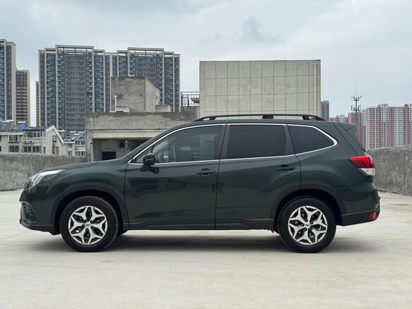 2021 Subaru Forester V Рестайлинг, зелёный - вид 3
