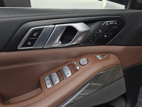 2023 BMW X7 40d I (G07) Рестайлинг, серебристый, 11630000 рублей - вид 15