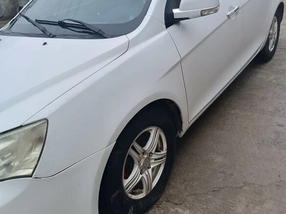 2013 Geely Emgrand EC7, белый, 430000 рублей - вид 2