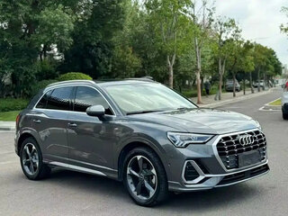 2021 Audi Q3 35 TFSI II (F3), серебристый, 1990000 рублей, вид 2