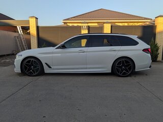 2018 BMW 5 серии 530d xDrive VII (G30/G31/G38), белый, 4350000 рублей, вид 2