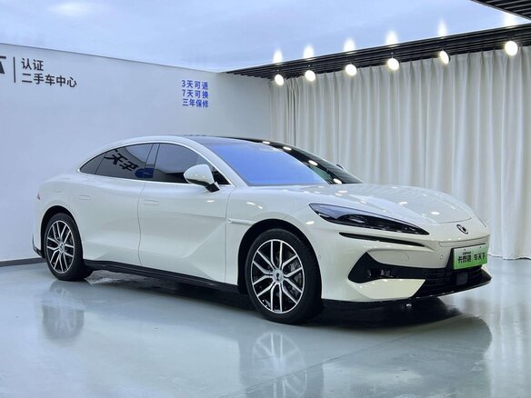 2026 Denza Z9, белый, 9999666 рублей
