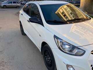 2011 Hyundai Solaris I, белый, 420000 рублей, вид 1