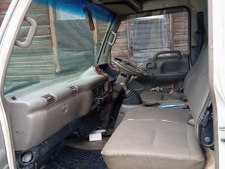 1995 Nissan Condor, белый, 650000 рублей, вид 5