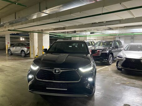 Toyota Highlander IV (XU70)