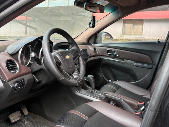 2012 Chevrolet Cruze I, чёрный, 550000 рублей - вид 4