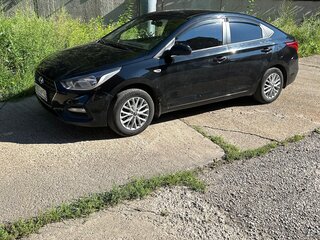 2017 Hyundai Solaris II, чёрный, 990000 рублей, вид 4