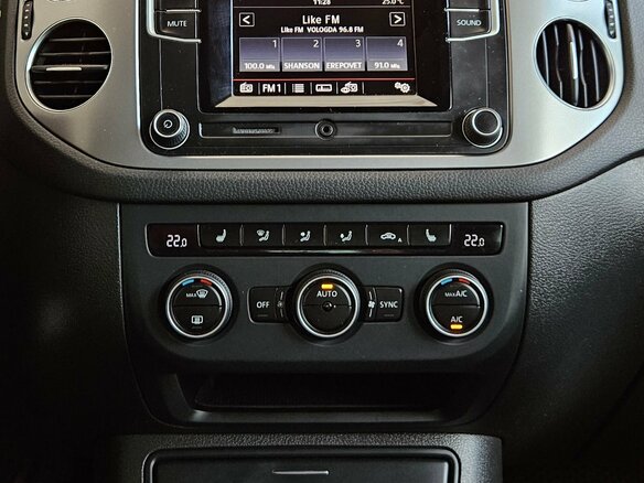 2016 Volkswagen Tiguan I Рестайлинг, чёрный - вид 13