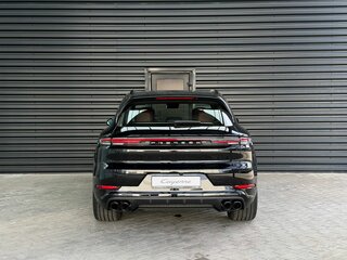 2026 Porsche Cayenne III Рестайлинг, чёрный, 21000000 рублей, вид 4