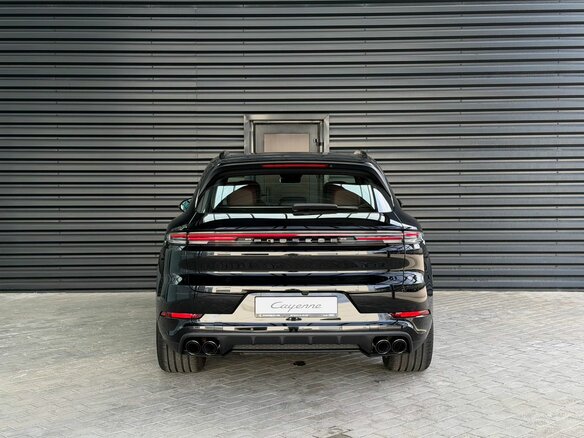 2026 Porsche Cayenne III Рестайлинг, чёрный, 21000000 рублей - вид 3