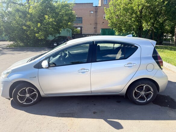 2016 Toyota Aqua I Рестайлинг, серебристый, 750000 рублей - вид 10
