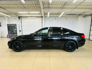 2017 BMW 5 серии 520d VII (G30/G31/G38), чёрный, 2899900 рублей, вид 3